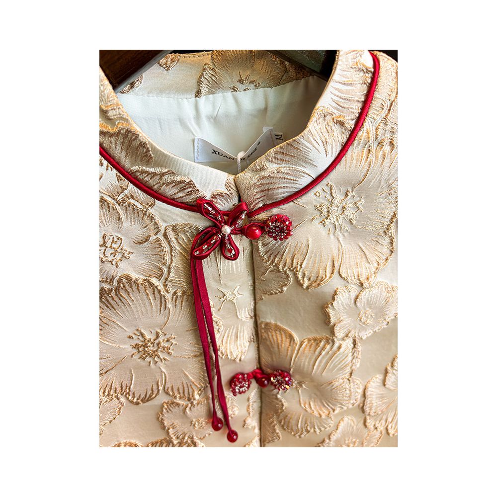 New Chinese style high end Chinese style heavy industry relief red vest for women 2025 new style New Year s wear and clothing image 5