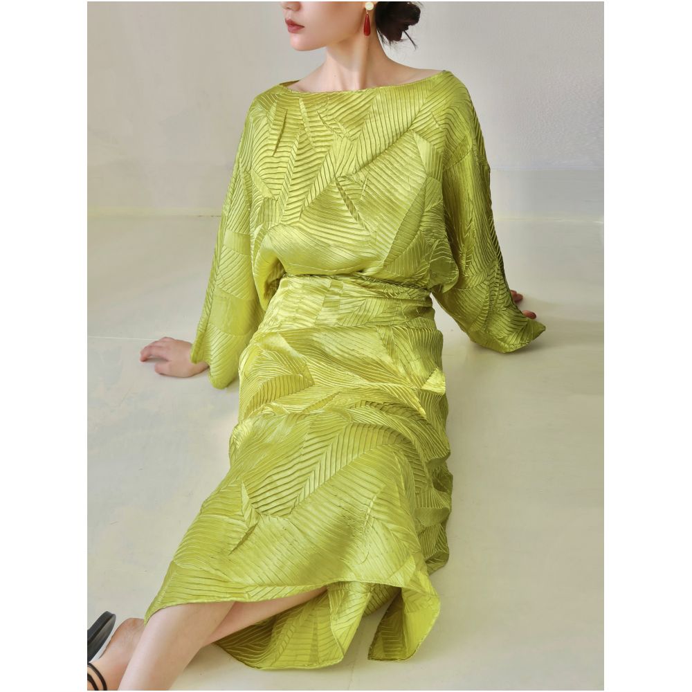 TAORAN Women s Round Neck Green Dress Long Sleeve Tie Waist Fitted Midi Dress Elegant and Luxurious Dress image 4