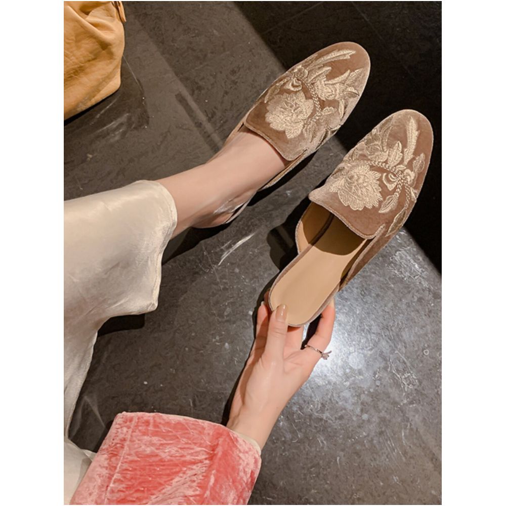 Italian MoneLinda Chinese Style Embroidered Closed Toe Half Slip On New Chinese Style Low Heel Sandals image 5