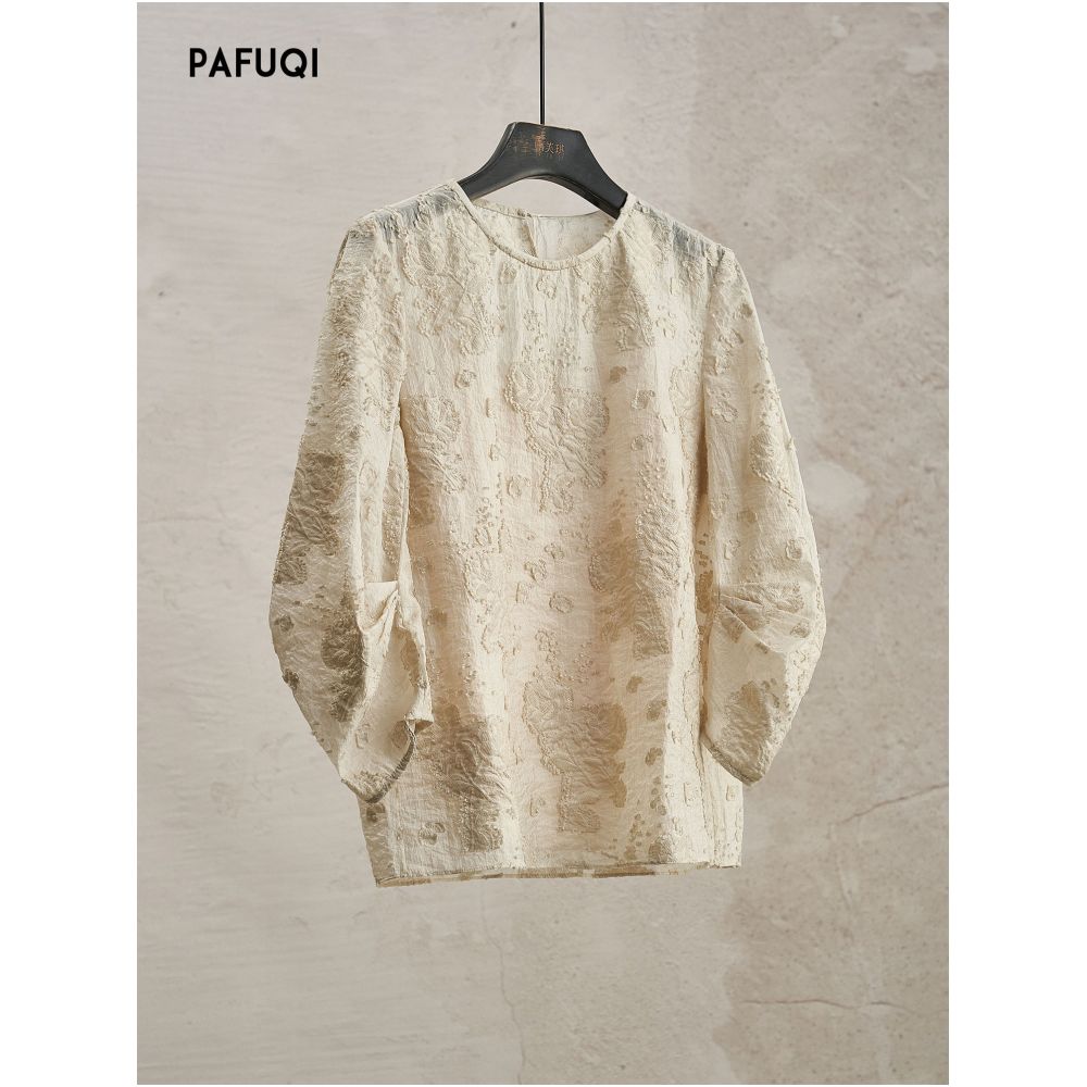 High end and beautiful two piece set embossed jacquard top off white pullover round neck three quarter sleeves spring style image 2