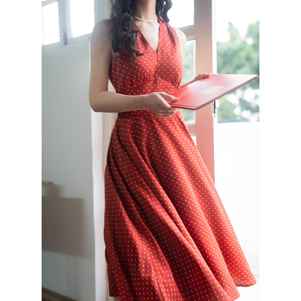 Ching s French retro Marilyn style sleeveless dress with a small exposed back and high waist to show off weight V neck chest cushion style floral skirt image 1