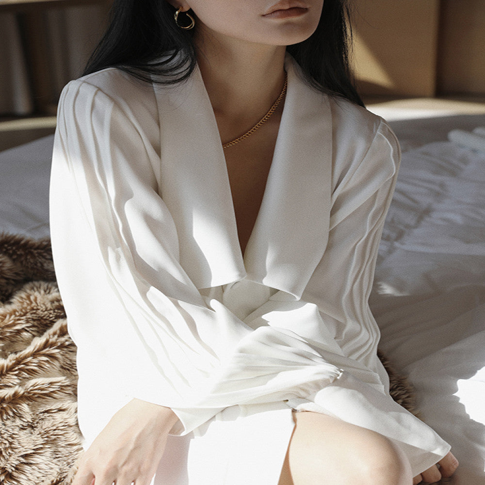 White French retro V neck pleated dress for women 2024 autumn new style lantern sleeves waist cinching and slimming dress image 4