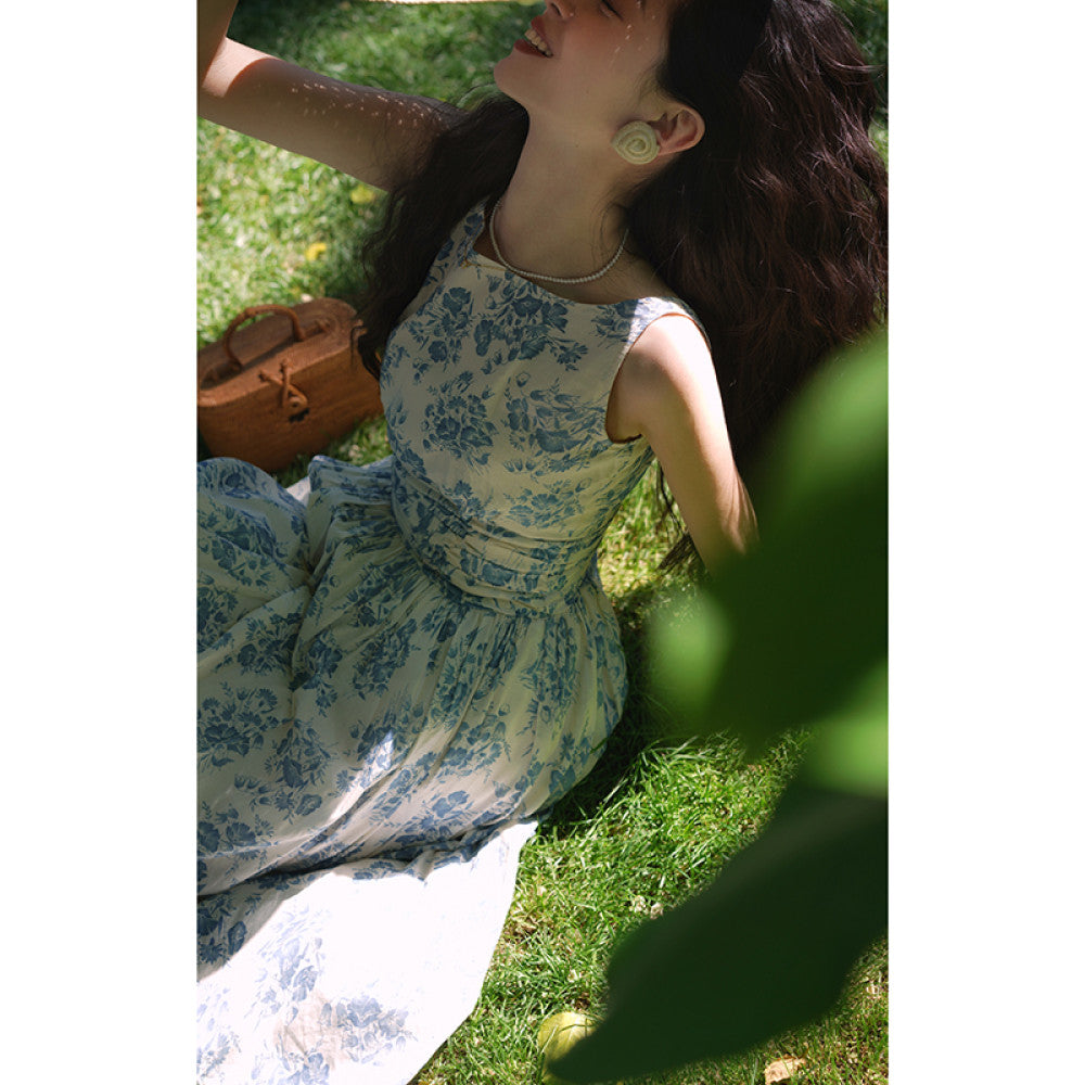 Chings retro printed one necked backless dress with a high waist and slimming effect featuring a large swing skirt and a Hepburn style slimming look image 16