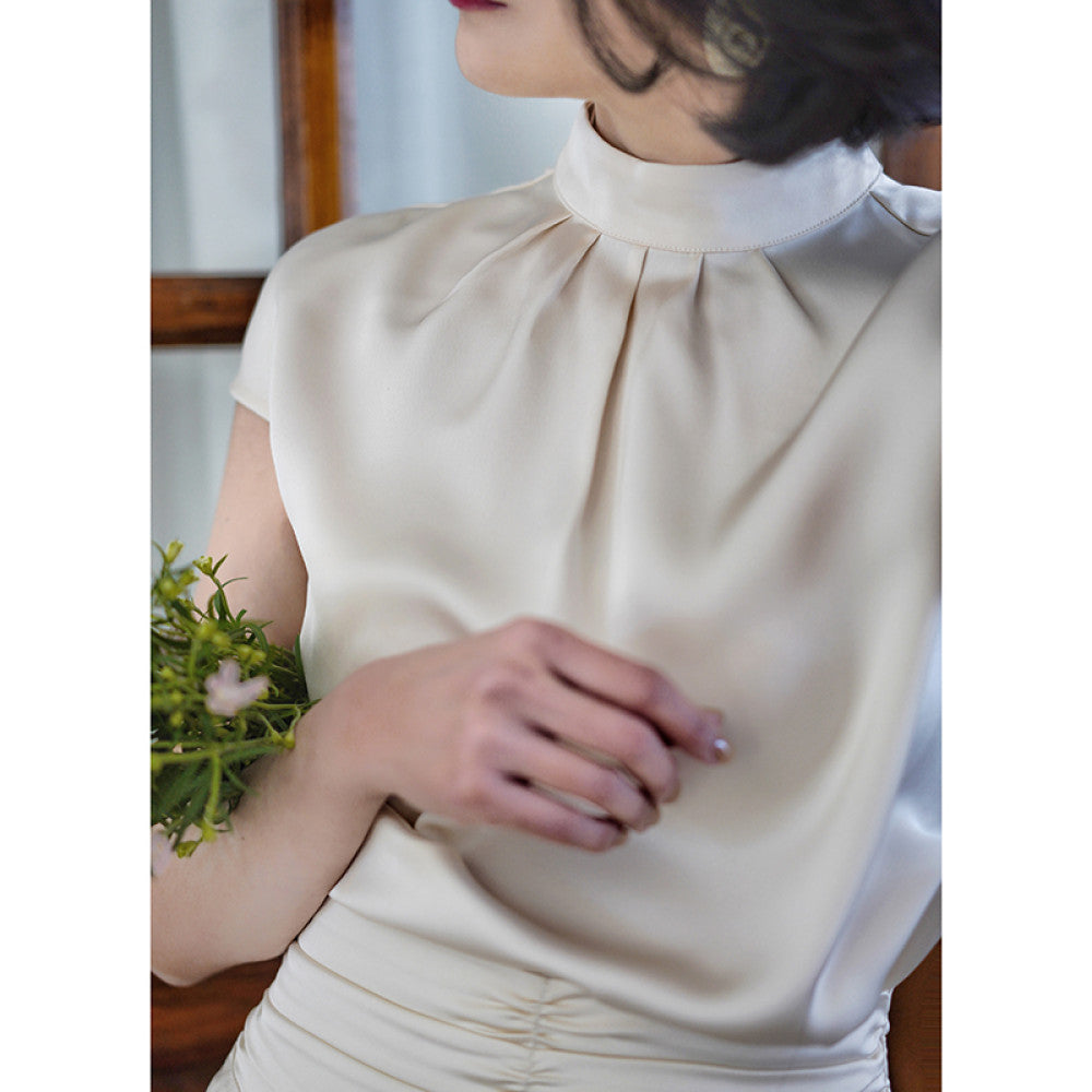 Ching s French retro elegant satin top with a half high collar to cover the flesh OL commuter outfit that looks white and versatile in summer image 6