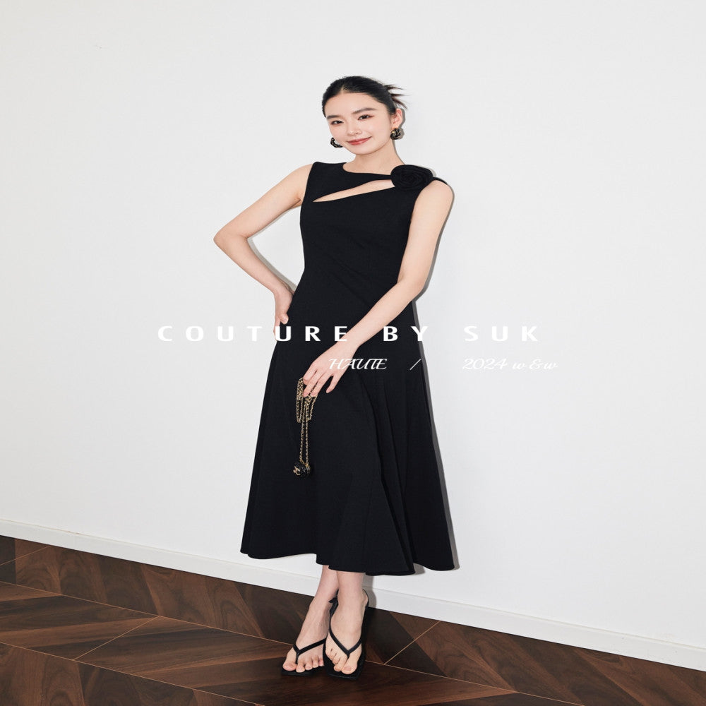 SUK Elegant Festival 2025 New White High end Temperament Black Sleeveless Dress Women s Summer Long Style image 4