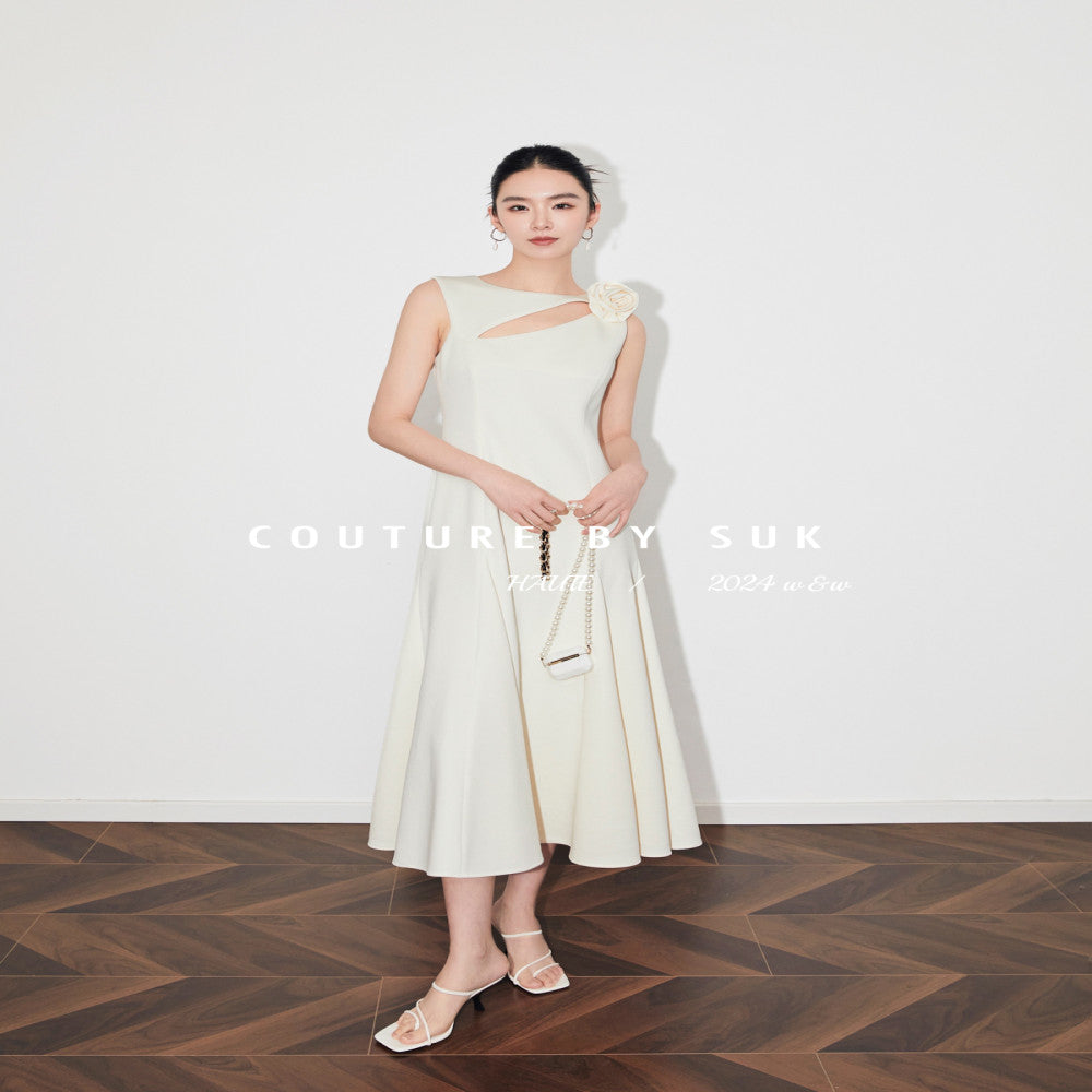 SUK Elegant Festival 2025 New White High end Temperament Black Sleeveless Dress Women s Summer Long Style image 0