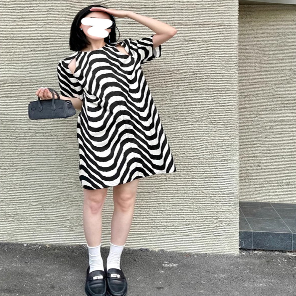 Drawdream design sense shoulder hollow black and white wave print dress for women stylish and age reducing loose and slimming image 3