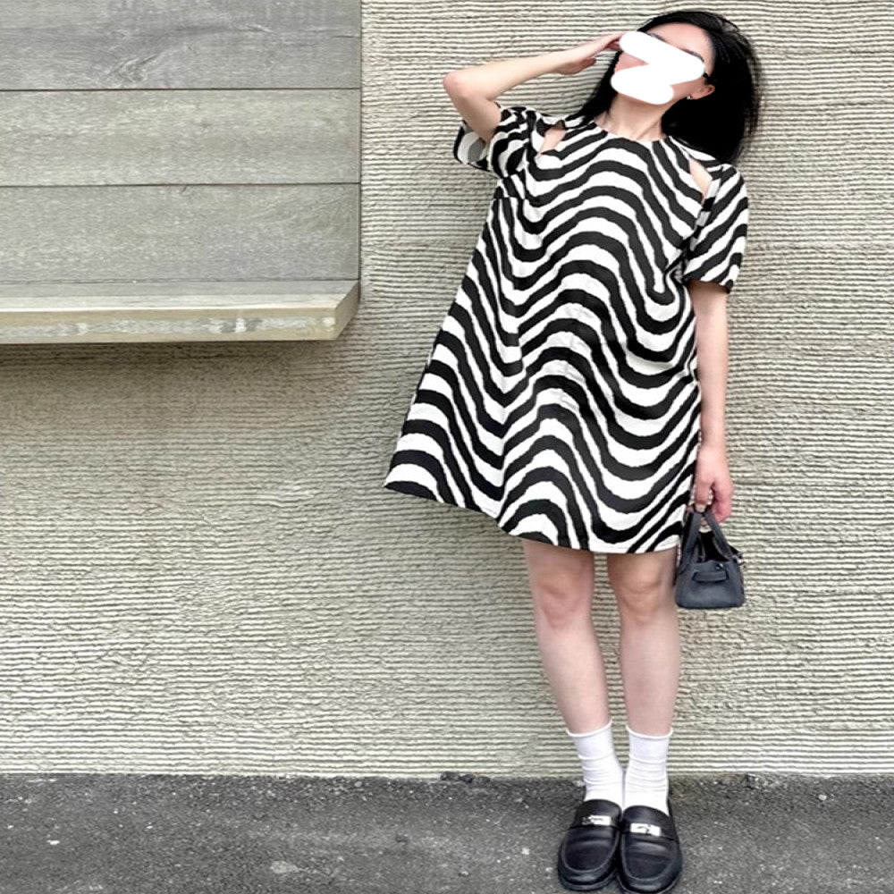 Drawdream design sense shoulder hollow black and white wave print dress for women stylish and age reducing loose and slimming image 4