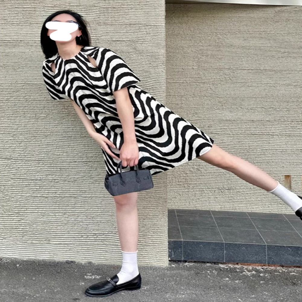 Drawdream design sense shoulder hollow black and white wave print dress for women stylish and age reducing loose and slimming image 0