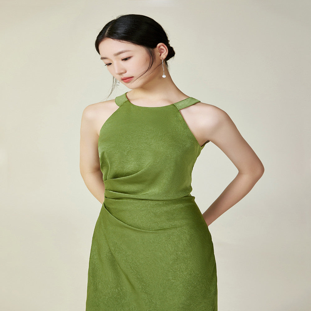 Yiyan green minimalist design dress with summer pleating waist cinching slimming effect hanging neck sleeveless mid length camisole skirt image 4