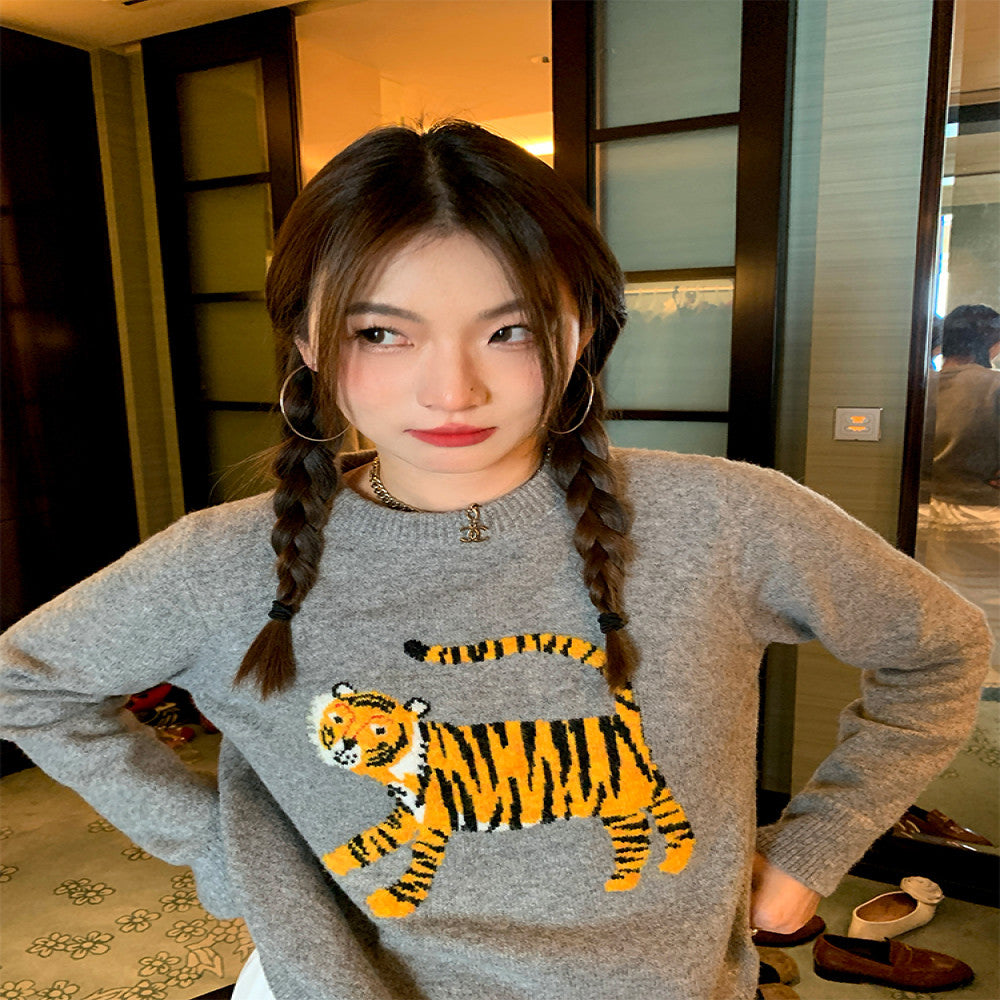 Luoluo Zhuanjie Grey Sweater Women s Winter 2025 New Design Sensation Loose Top Woolen Sweater Interwoven with Small Size image 1