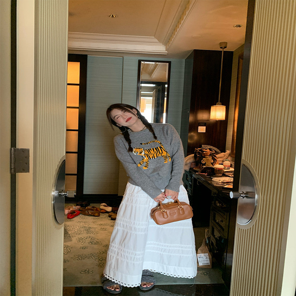 Luoluo Zhuanjie Grey Sweater Women s Winter 2025 New Design Sensation Loose Top Woolen Sweater Interwoven with Small Size image 4