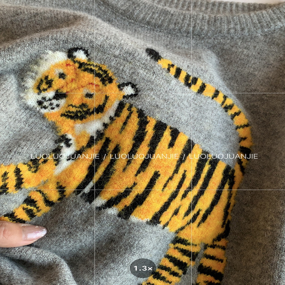 Luoluo Zhuanjie Grey Sweater Women s Winter 2025 New Design Sensation Loose Top Woolen Sweater Interwoven with Small Size image 5
