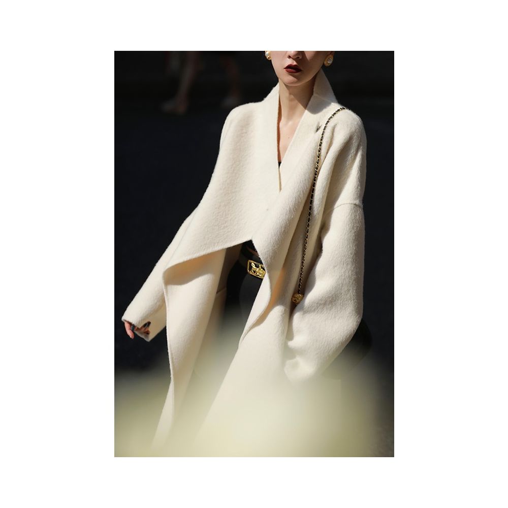 Mogas Poison Home Customized Cool and Luxurious White Wool Coat with Large Silhouette and Stylish Appearance Thin and Long Coat for Women in Autumn and Winter image 18