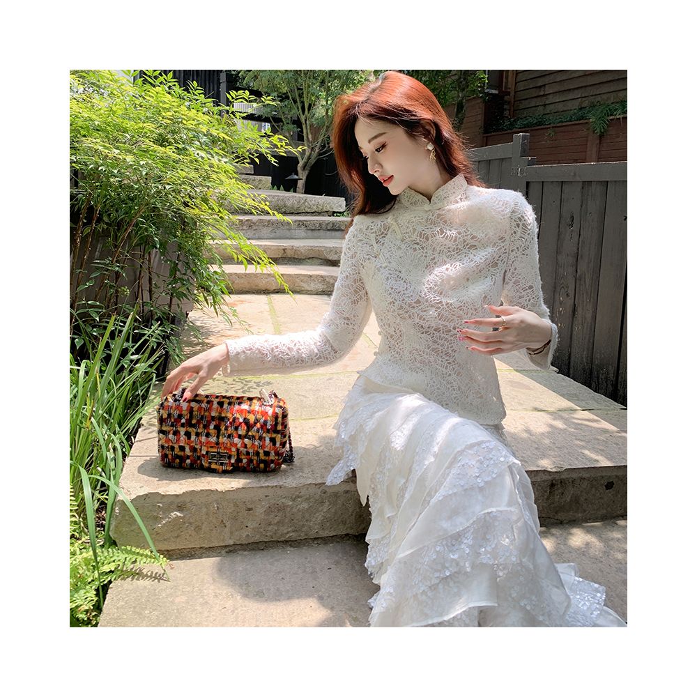 Yu Xiaoxiao Jiangnan Beauty Embryo Chinese stand up collar button retro national style hollow top early autumn new image 6