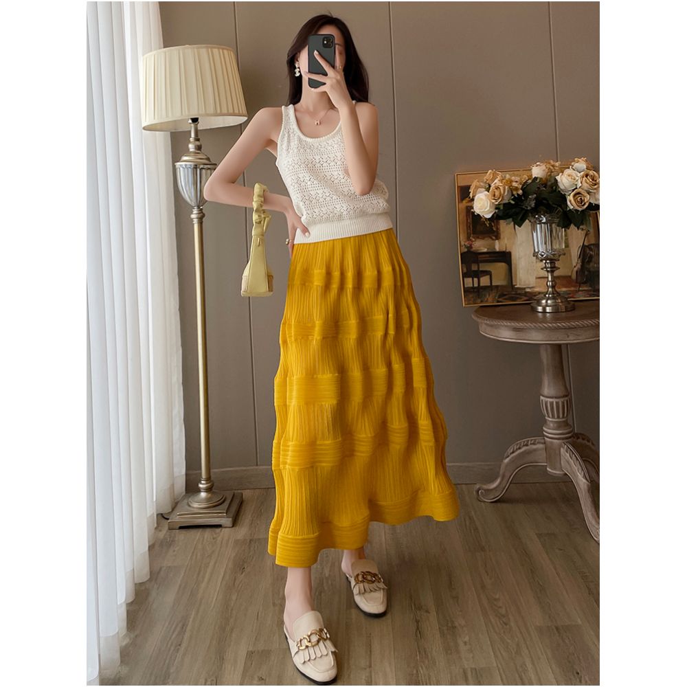 White hollow knitted vest top two piece skirt set small fragrant style pleated skirt set women s summer 2025 new style image 5