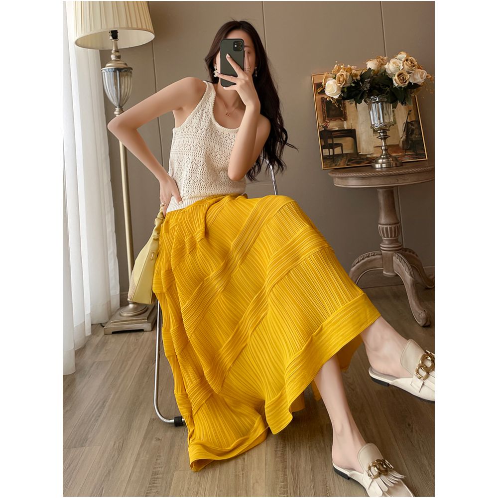 White hollow knitted vest top two piece skirt set small fragrant style pleated skirt set women s summer 2025 new style image 0