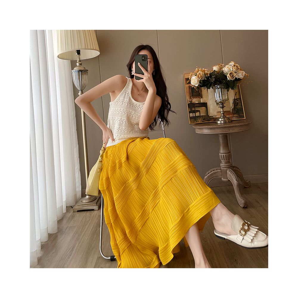 White hollow knitted vest top two piece skirt set small fragrant style pleated skirt set women s summer 2025 new style image 18