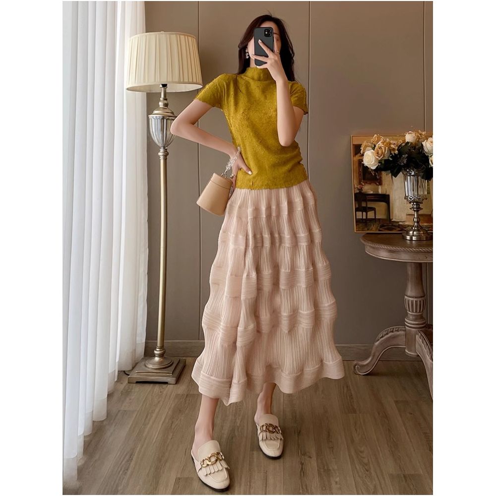 White hollow knitted vest top two piece skirt set small fragrant style pleated skirt set women s summer 2025 new style image 23