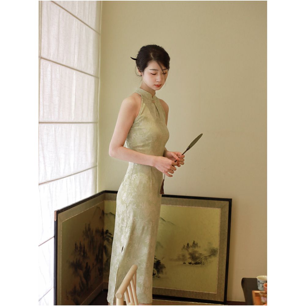 Pillow Dream Village Over the years the traditional Chinese style has been improved with retro jacquard patterns and a new Chinese style waist cinched sleeveless cheongsam dress image 2