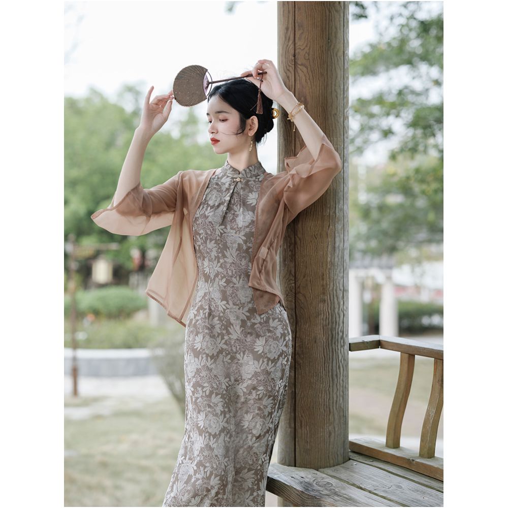 Pillow Dream Village Over the years the traditional Chinese style has been improved with retro jacquard patterns and a new Chinese style waist cinched sleeveless cheongsam dress image 3