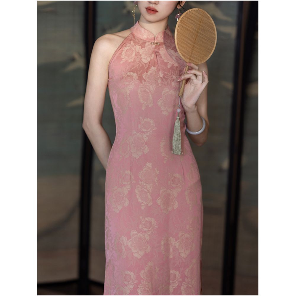 Pillow Dream Village Over the years the traditional Chinese style has been improved with retro jacquard patterns and a new Chinese style waist cinched sleeveless cheongsam dress image 5