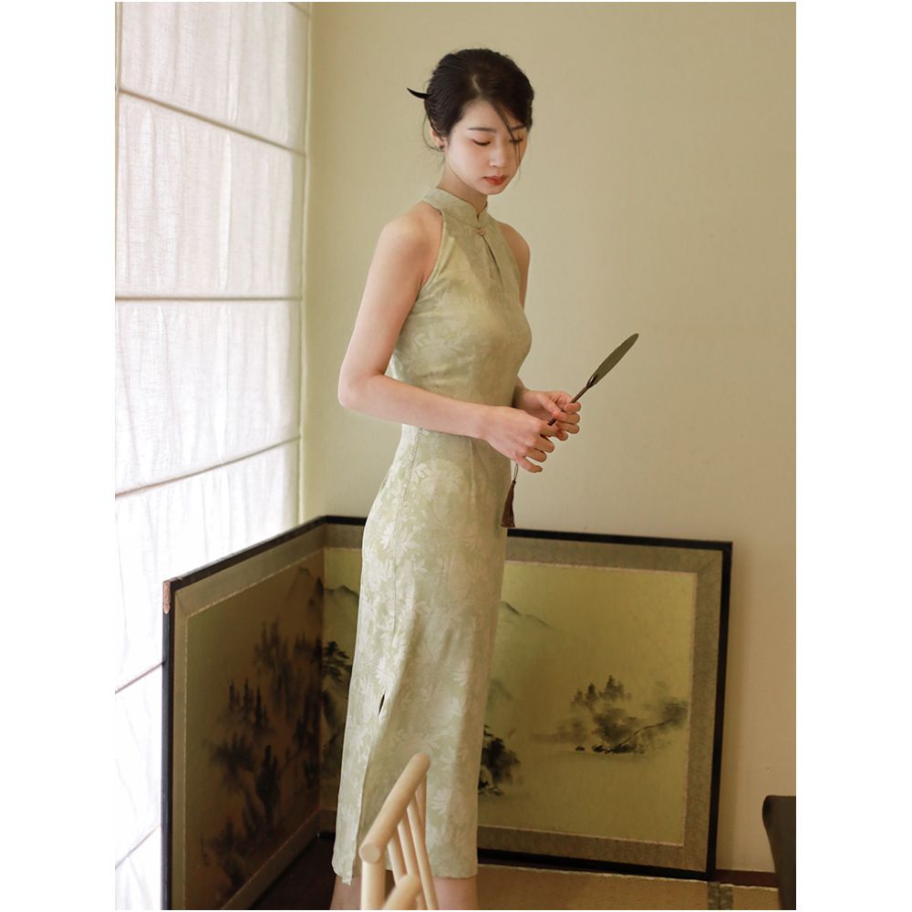 Pillow Dream Village Over the years the traditional Chinese style has been improved with retro jacquard patterns and a new Chinese style waist cinched sleeveless cheongsam dress image 18