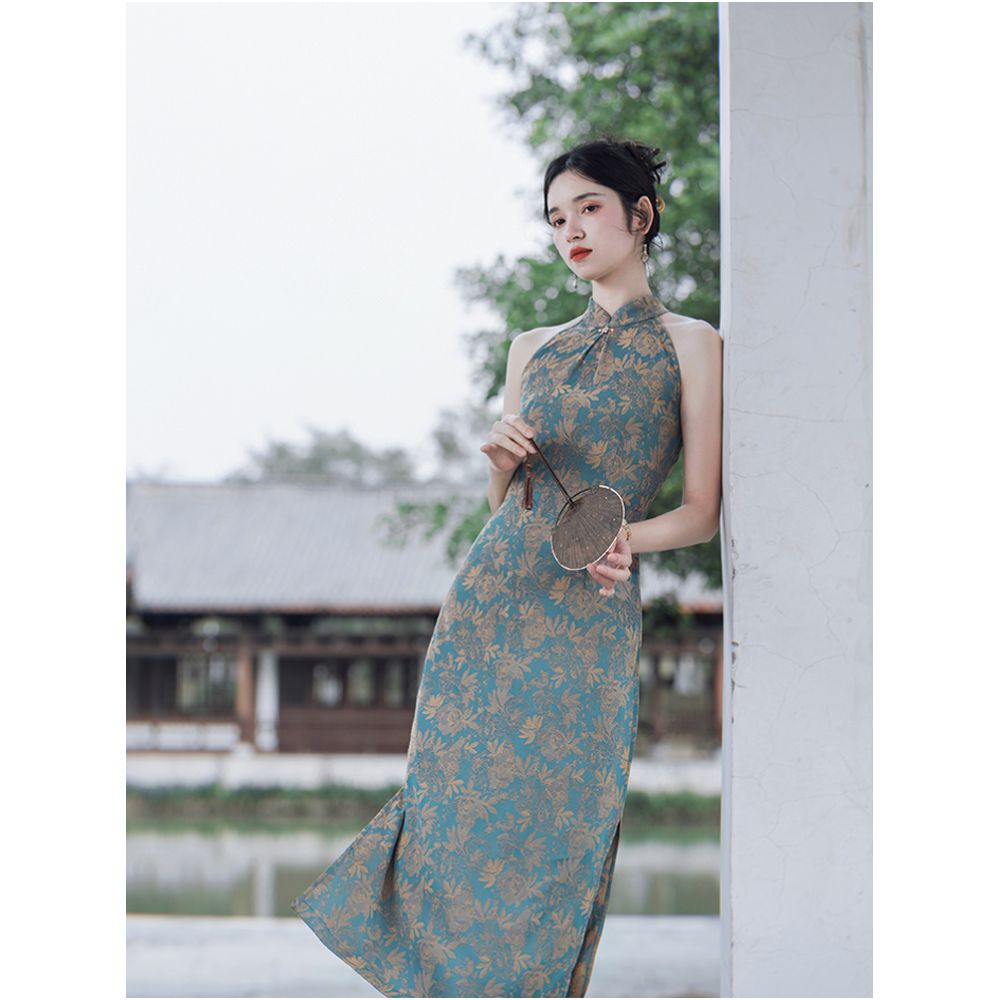 Pillow Dream Village Over the years the traditional Chinese style has been improved with retro jacquard patterns and a new Chinese style waist cinched sleeveless cheongsam dress image 46