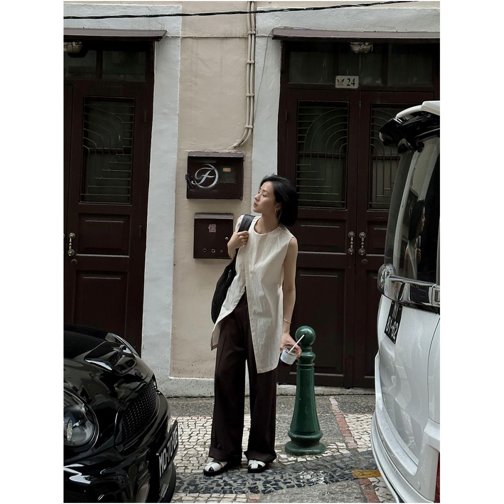 Amidst the surging clouds there is a sense of layering and a heavy deconstruction of the pleated skirt The cool and Zen style suit comes with artistic ties and a vest image 4