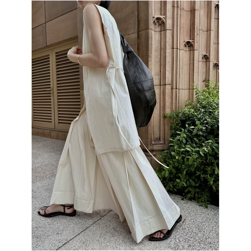 Amidst the surging clouds there is a sense of layering and a heavy deconstruction of the pleated skirt The cool and Zen style suit comes with artistic ties and a vest image 0