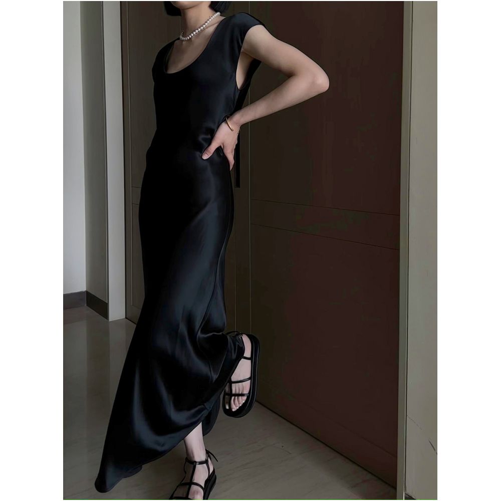 Romantic daily Nordic small shoulder vinegar satin dress exquisite hourglass fish tail skirt light luxury pearl dress image 9