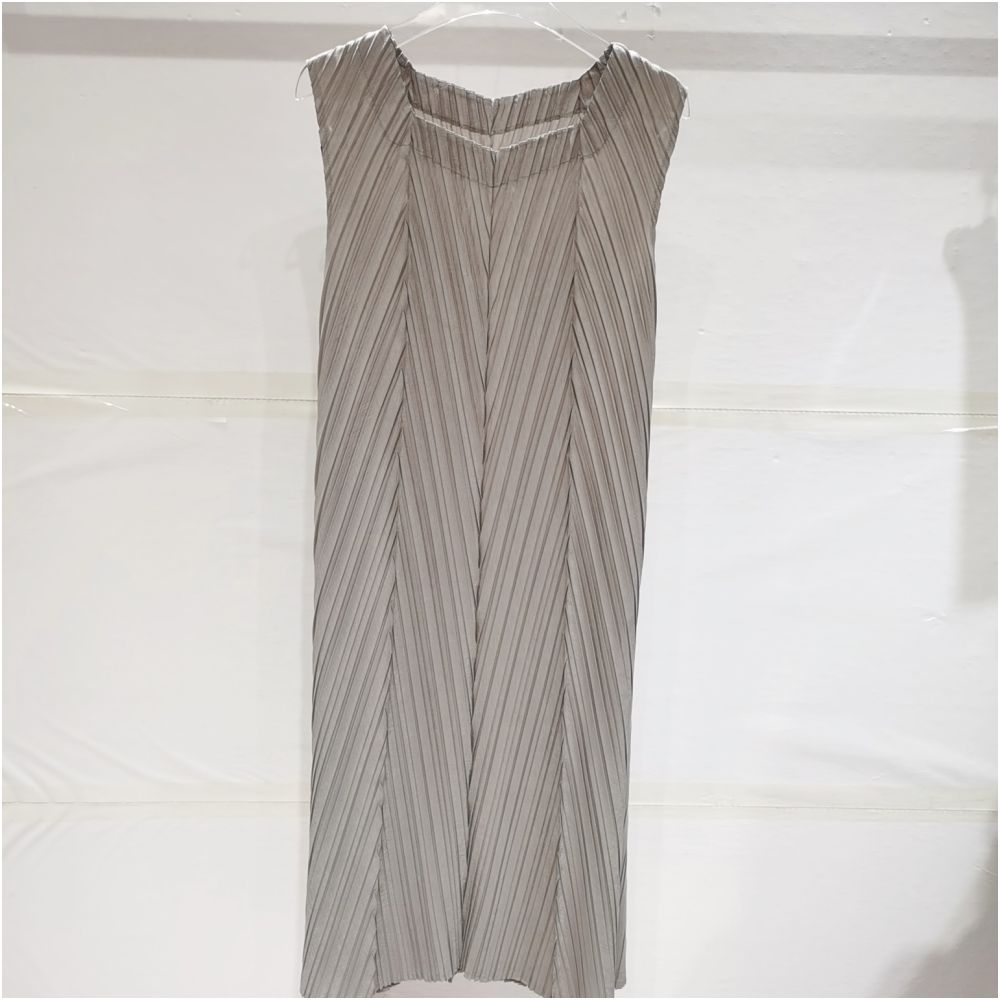 The pleated clothing manufacturer directly supplies high end pleated simple and fashionable dresses for summer style image 17