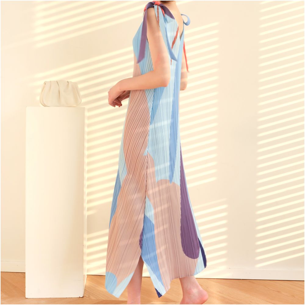 Folded clothes pleated clothes suspender straps summer new printed font hem slit dress ribbon long fairy dress image 4