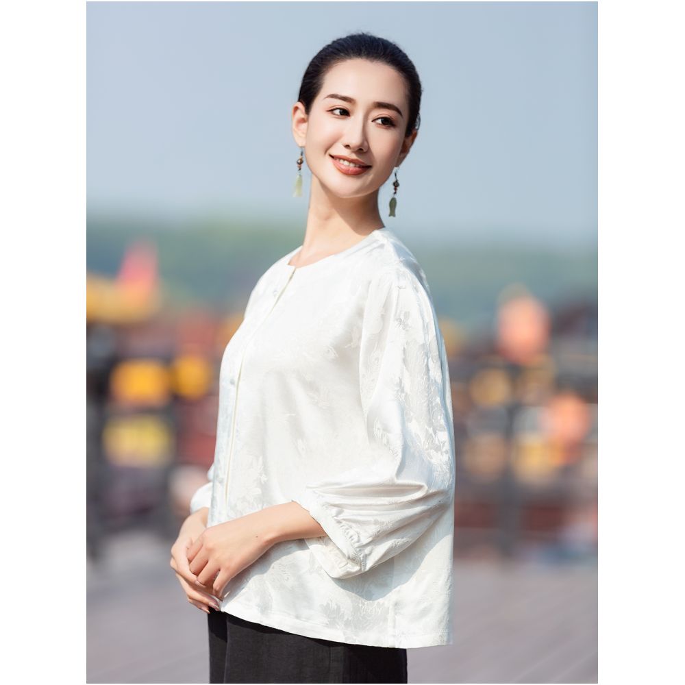 Qinsi Light Jacquard satin light Chinese style top for women Spring and summer round neck loose three quarter sleeve shirt bottom image 3