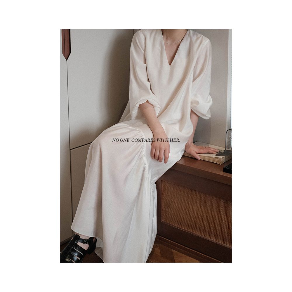The first female to collaborate with her original niche design of Spring and Autumn French Fairy Shirt Knowledge V neck loose long sleeved dress image 4