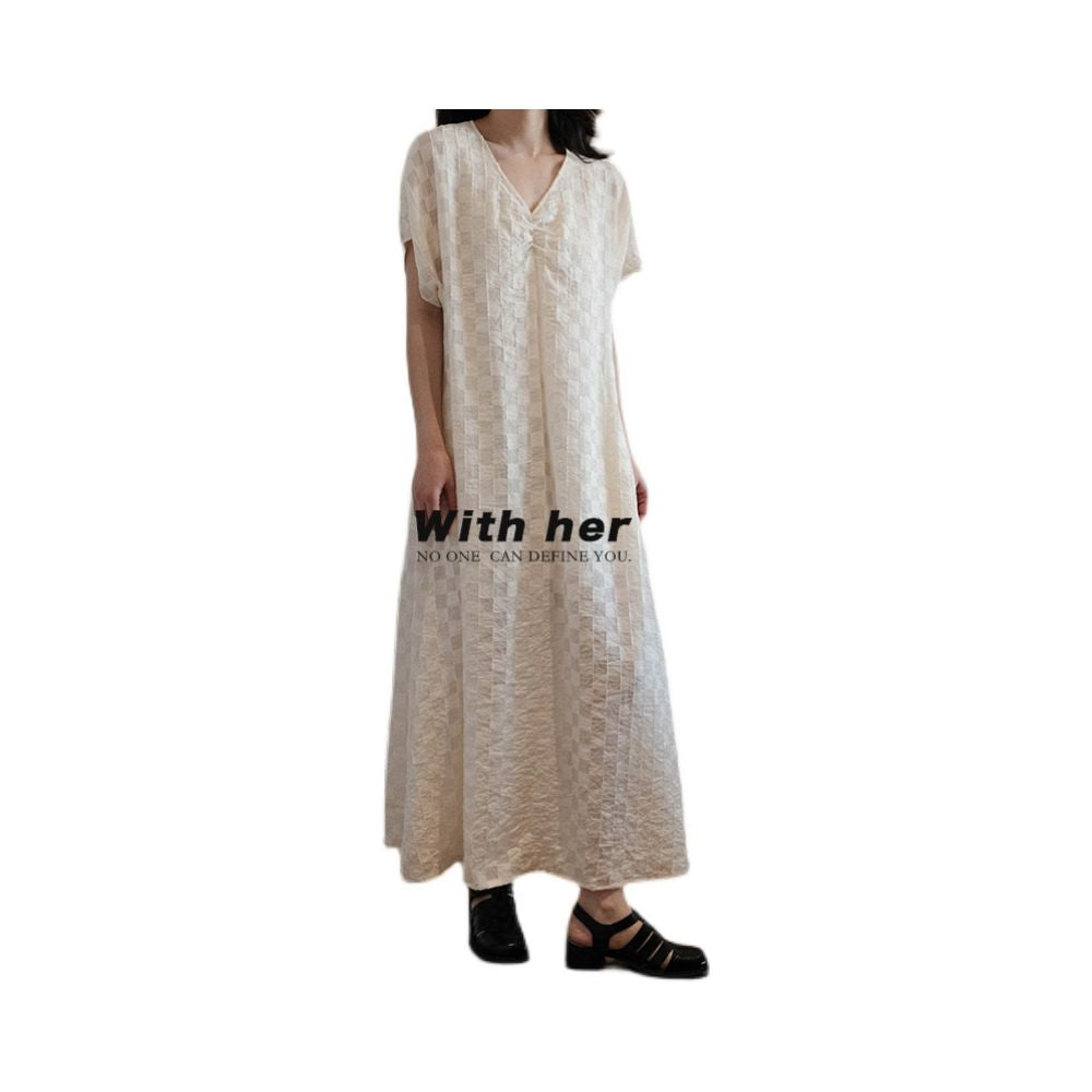 With her original niche design French retro simple V neck lazy shirt loose short sleeved knee length dress image 5