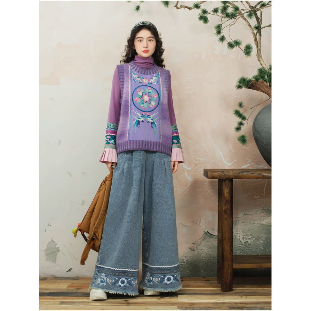 Su Luo s Autumn Original Design of Ethnic Embroidered Sleeveless Knitted Sweater with Chinese Style Embroidery in image 3