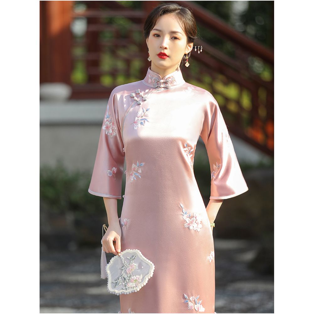 Lanting velvet acetate satin inverted large sleeved cheongsam 2025 seven quarter sleeve flat cut ancient method without province slim fit embroidered young style image 2