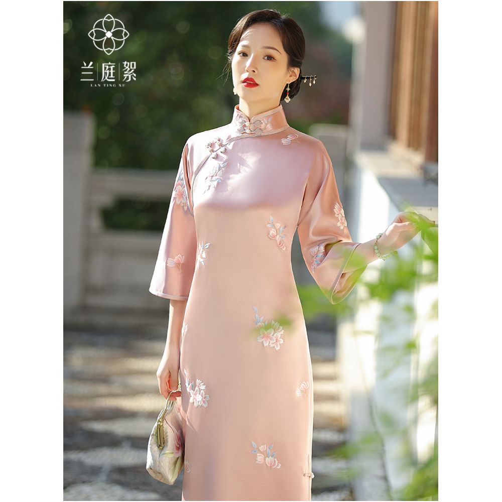 Lanting velvet acetate satin inverted large sleeved cheongsam 2025 seven quarter sleeve flat cut ancient method without province slim fit embroidered young style image 0