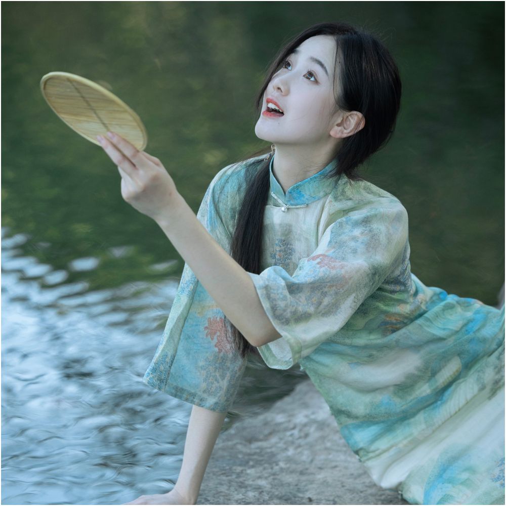 Landscape painting screen One city style fluff Retro Republic of China style inverted large sleeves full open cheongsam dress for daily use image 2