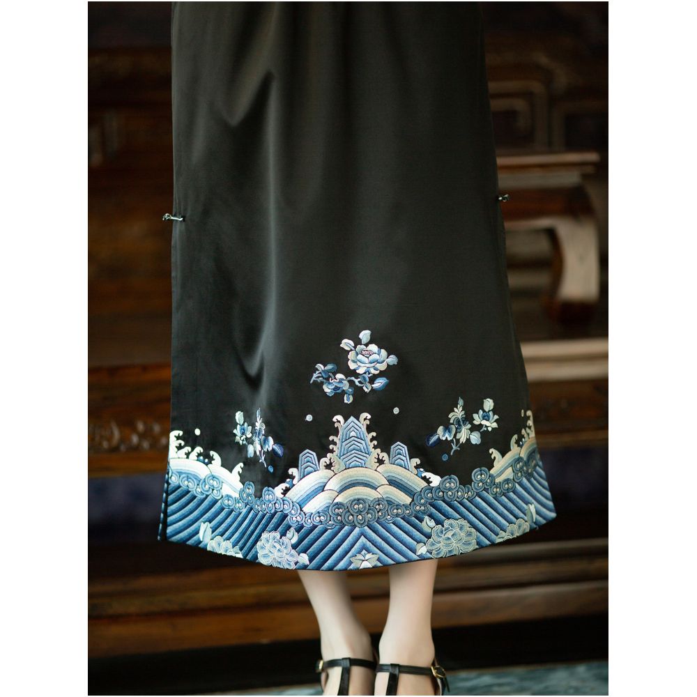 Autumn Water and Spring Clouds A City of Wind and Catkins Black Silk Chinese Retro Temperament All match Embroidered Women s Skirt Daily image 4