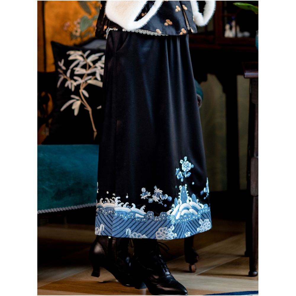 Autumn Water and Spring Clouds A City of Wind and Catkins Black Silk Chinese Retro Temperament All match Embroidered Women s Skirt Daily image 0