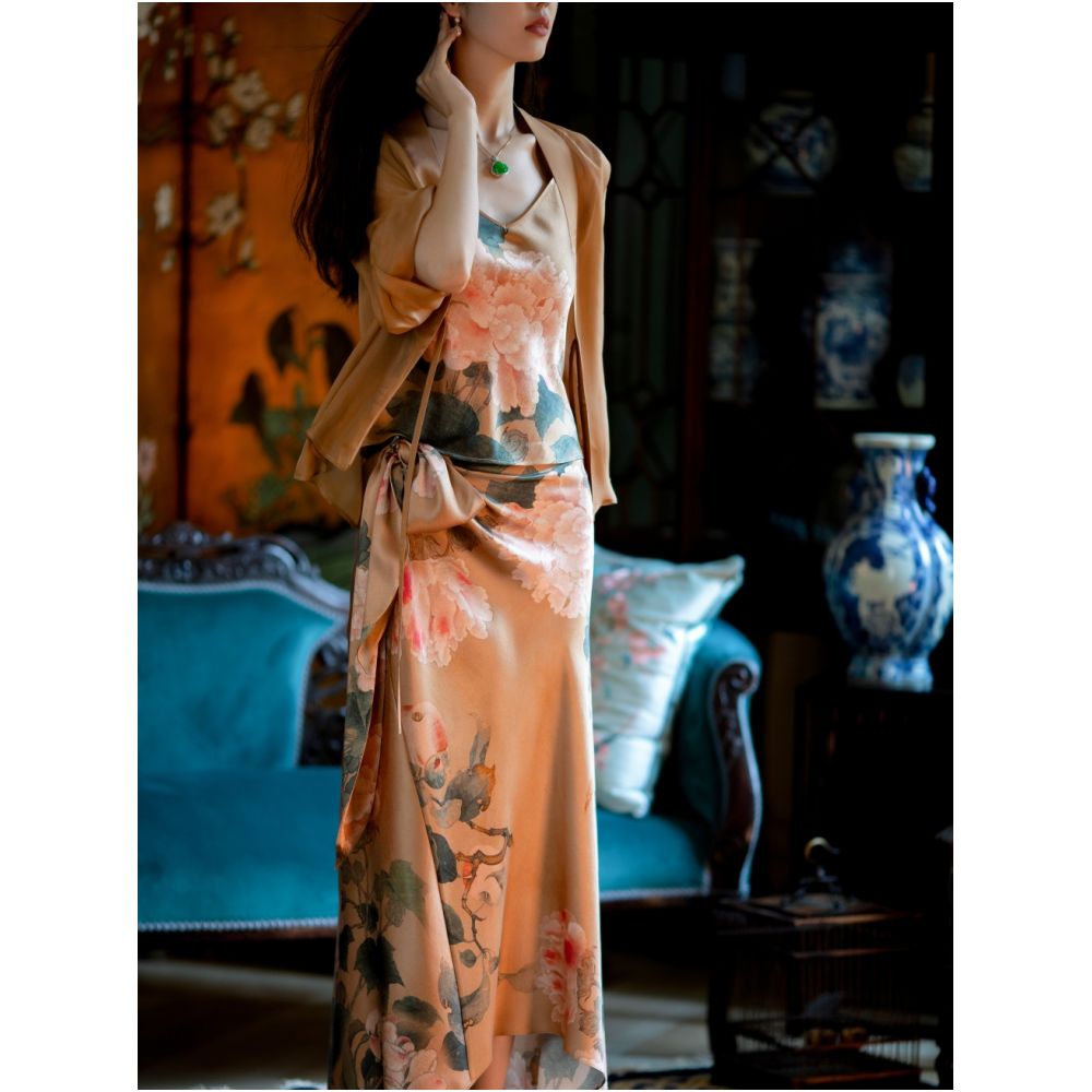 Painting Curtain Spring Drunken One City Wind Plush Silk Satin Retro Printed Daily Strap and Half Skirt Set Temperament image 4
