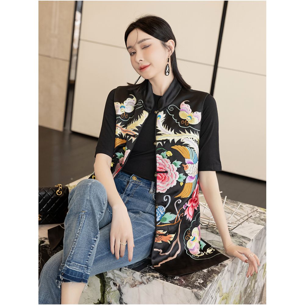 Advanced black vinegar embroidered Chinese style vest for women in spring and autumn improved Chinese style buckle cheongsam top image 2