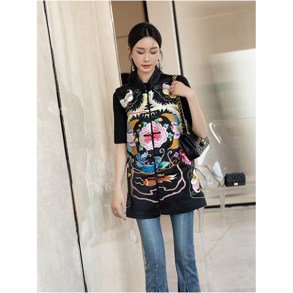 Advanced black vinegar embroidered Chinese style vest for women in spring and autumn improved Chinese style buckle cheongsam top image 3