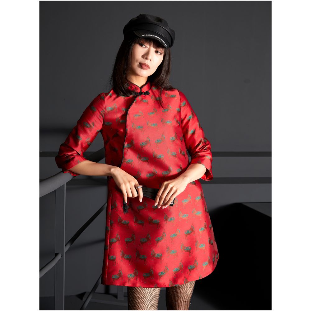 Original and niche design by Jiro 2024 retro brocade slant collar improved long Tang style jacquard slim fit short cheongsam image 3