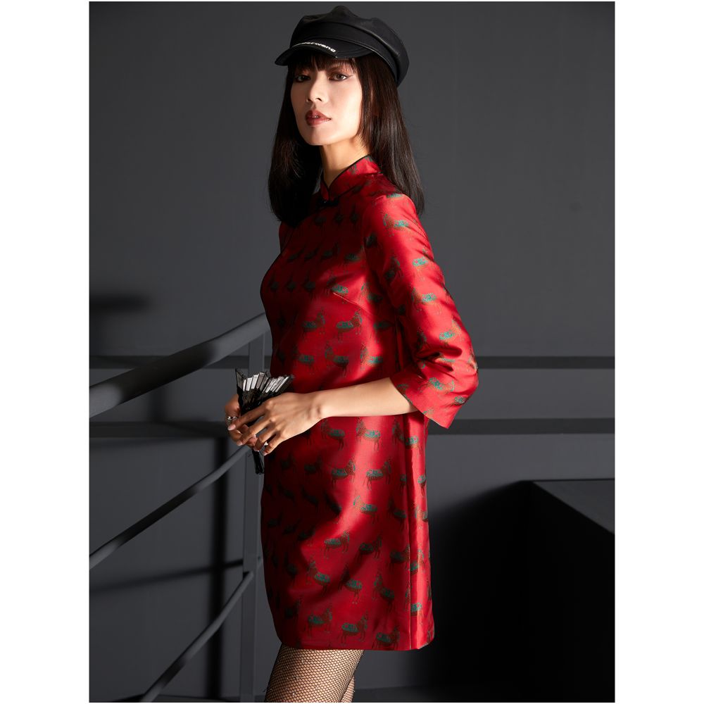 Original and niche design by Jiro 2024 retro brocade slant collar improved long Tang style jacquard slim fit short cheongsam image 4