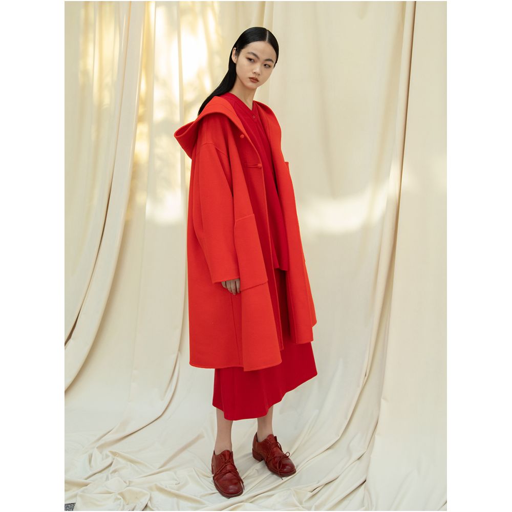 Knitted fabric three dimensional cutting Chinese elements high cold and bright red shirt set image 3
