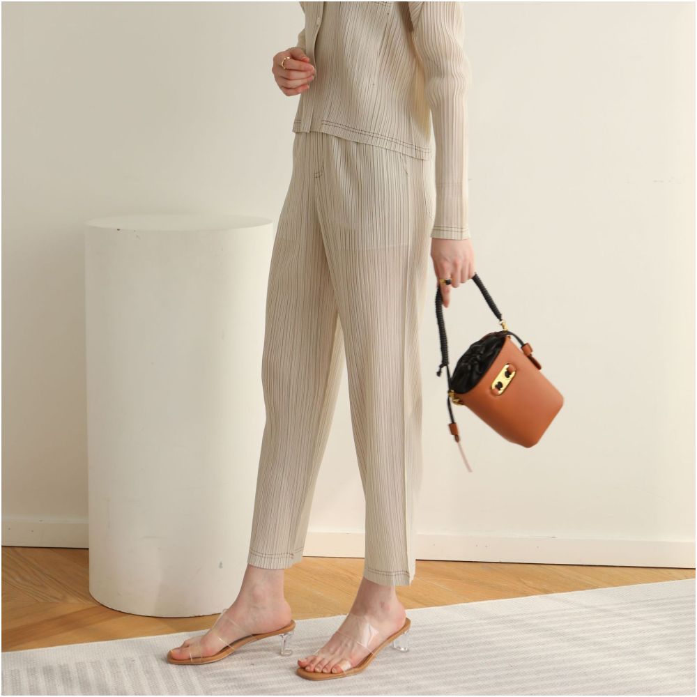 Quality of pleated clothing counter autumn and spring styles high end pleated Korean casual lapel denim shirt cropped pants set image 15