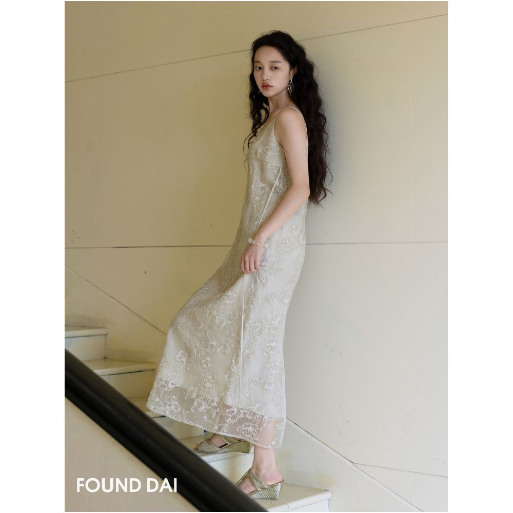 Sold out no restocking Autumn Chong silk silk floral embroidery straight body adjustable waist suspender dress image 18